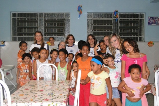 Visita do Instituto provisão do 7º período de pegadogia da faculdade UNITINS-TO a Casa das meninas