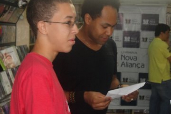 Manhã de autografos com Thalles Roberto 